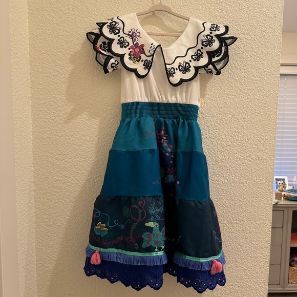 Mirabella costume. 4t. Bought at Disneyland! Great quality. - Picture 2 of 4